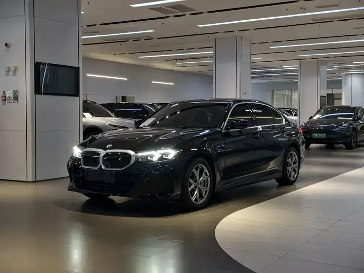 Open image lightbox: BMW i3 2024 eDrive 35 L