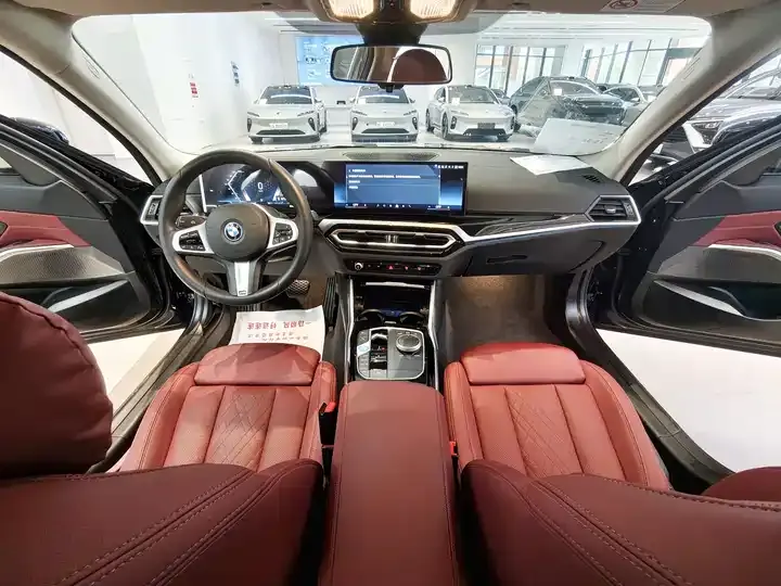 BMW i3 2024 eDrive 35 L 8