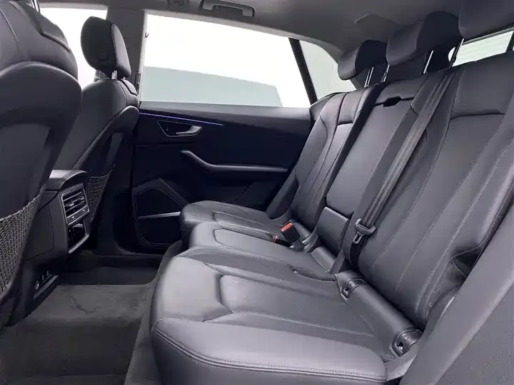 Audi Q8 2022 55 TFSI Deluxe Dynamic 8