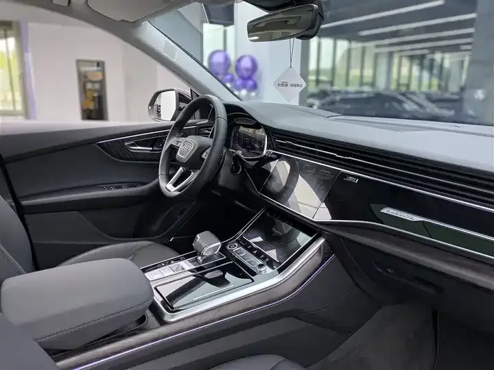 Audi Q8 2022 55 TFSI Deluxe Dynamic 9