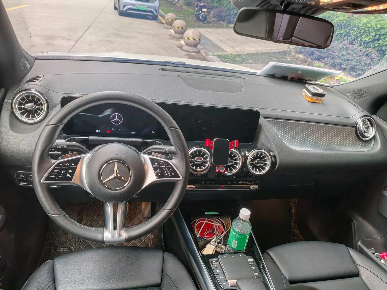 Mercedes Benz 2024 GLA 220 2.0T automatic gear 2