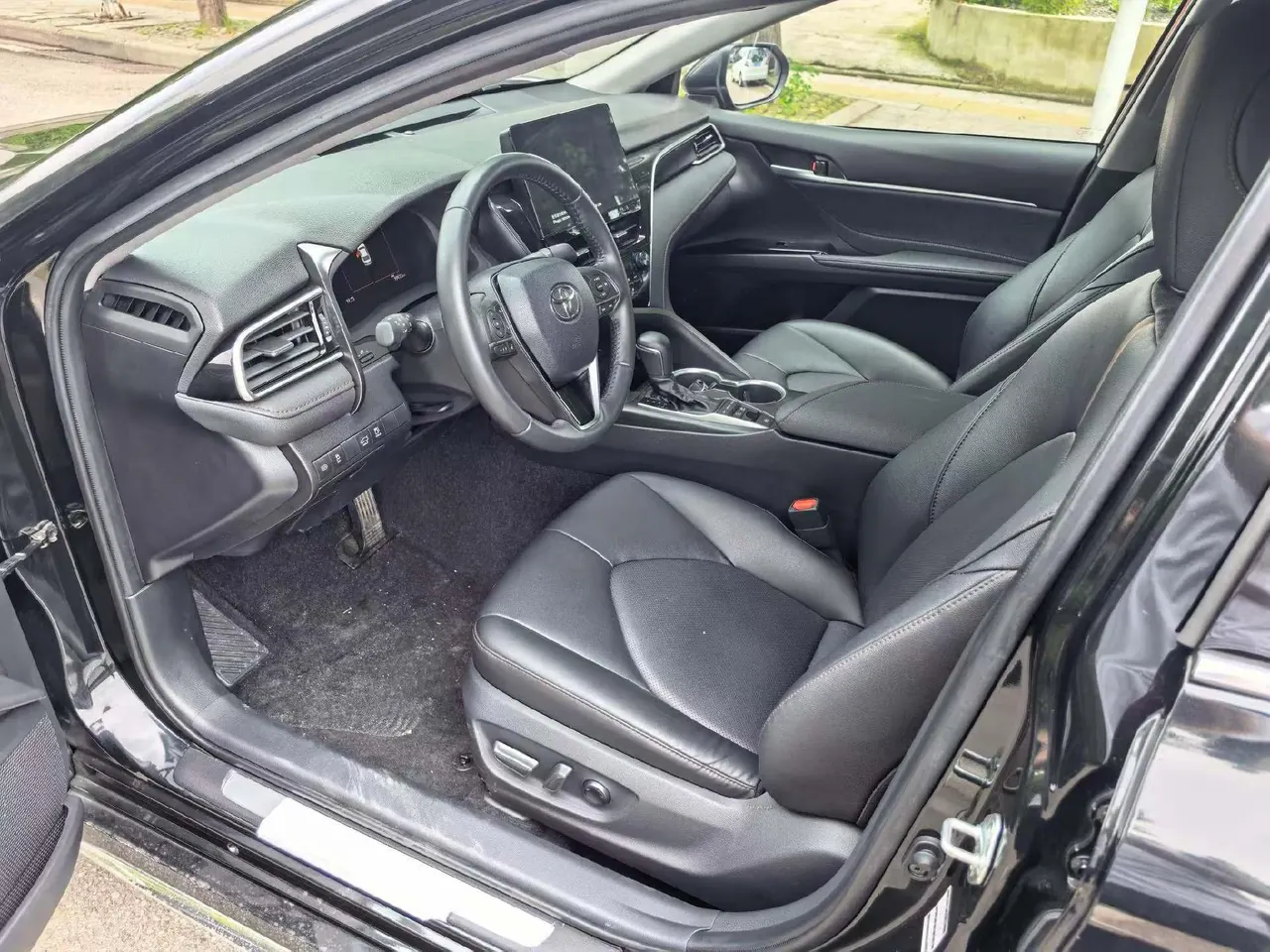 Toyota 2023 Camry Dual Engine 2.5HG Stepless Deluxe Automatic Gear 3