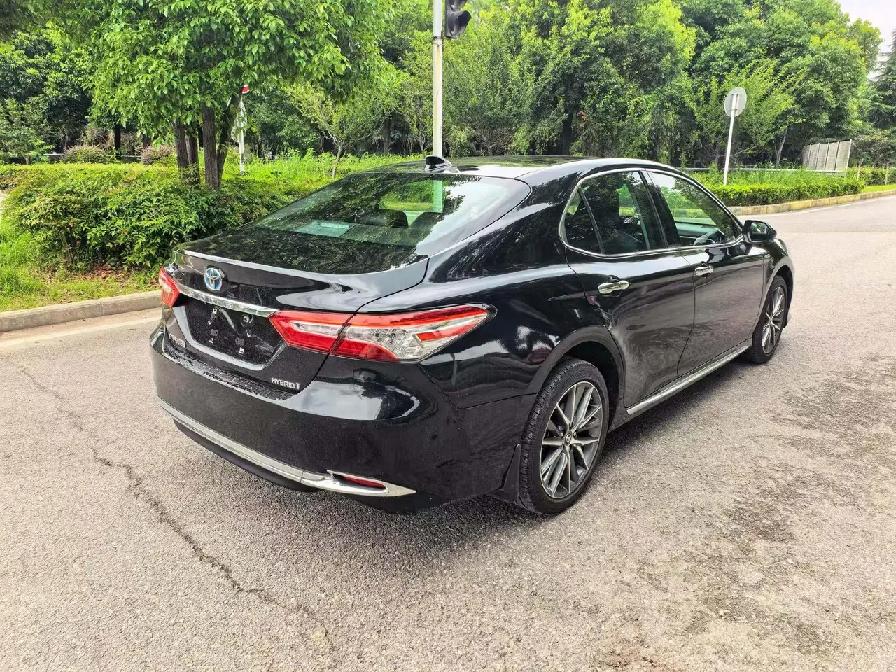 Toyota 2023 Camry Dual Engine 2.5HG Stepless Deluxe Automatic Gear 5