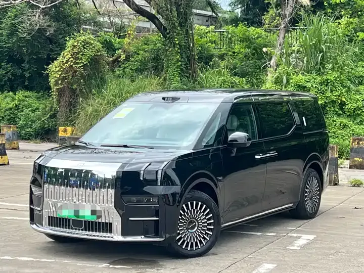 Открыть галерею: Zeekr 009 2024 seven-seat aisle version four-wheel drive 108kWh