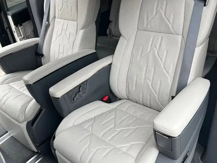 Zeekr 009 2024 seven-seat aisle version four-wheel drive 108kWh 7
