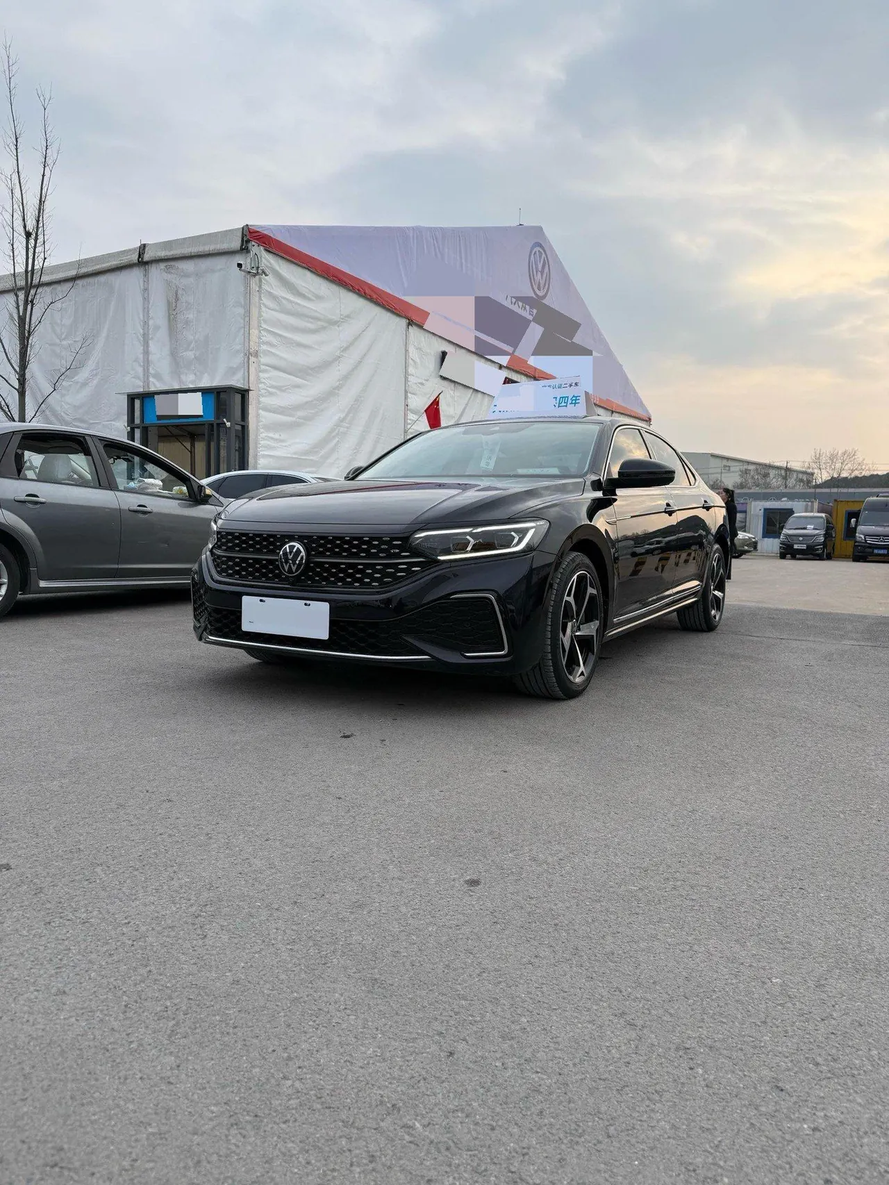 Volkswagen 2023 Passat 2.0TSI 330TSI Star Deluxe Edition Automatic Transmission - View 1