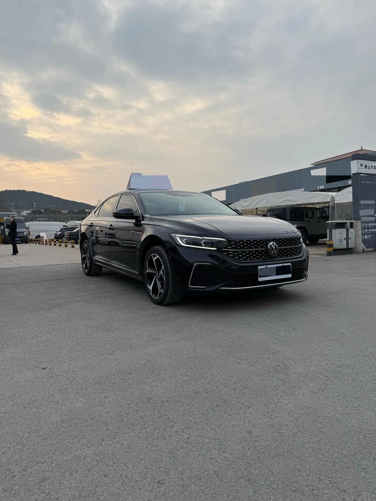 Volkswagen 2023 Passat 2.0TSI 330TSI Star Deluxe Edition Automatic Transmission 2