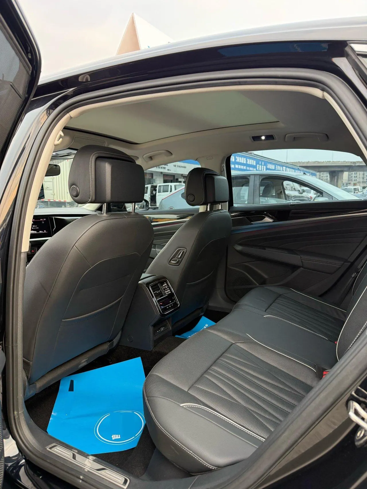 Volkswagen 2023 Passat 2.0TSI 330TSI Star Deluxe Edition Automatic Transmission 4