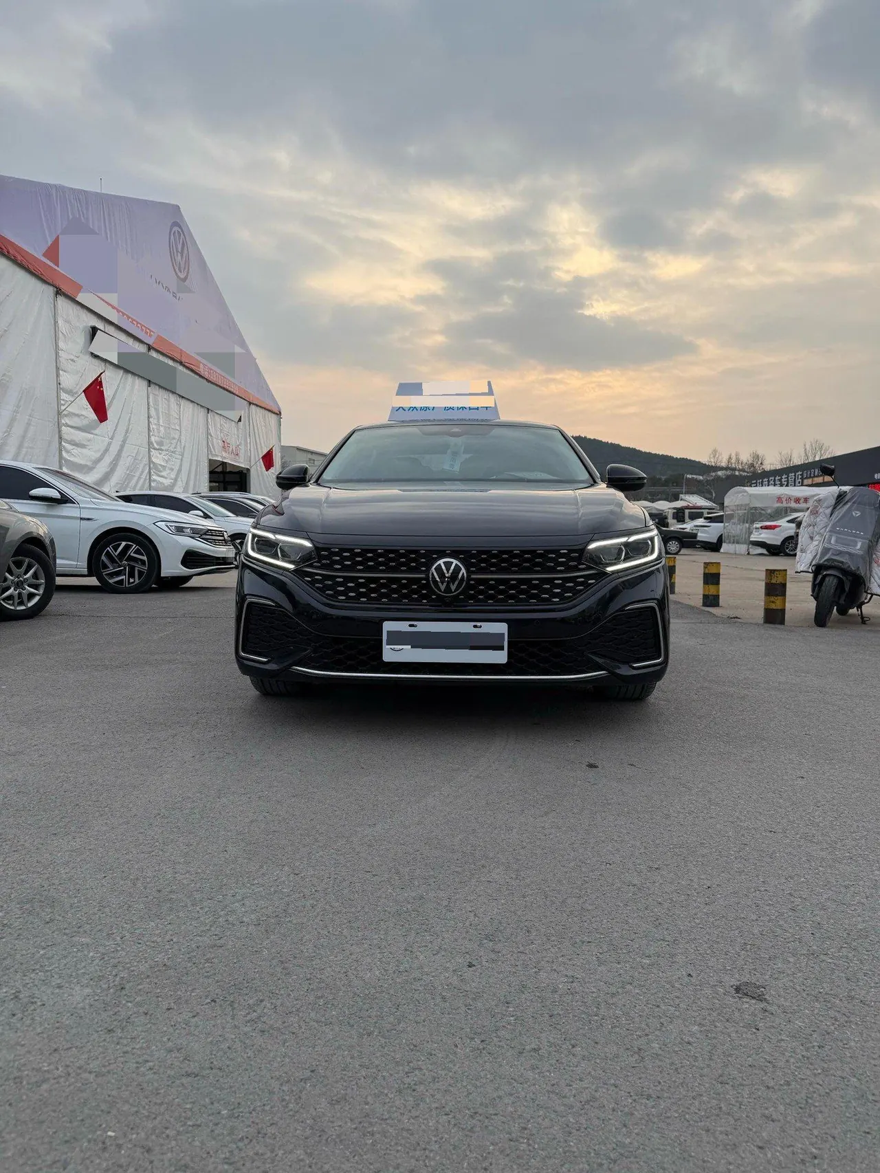 Volkswagen 2023 Passat 2.0TSI 330TSI Star Deluxe Edition Automatic Transmission 8