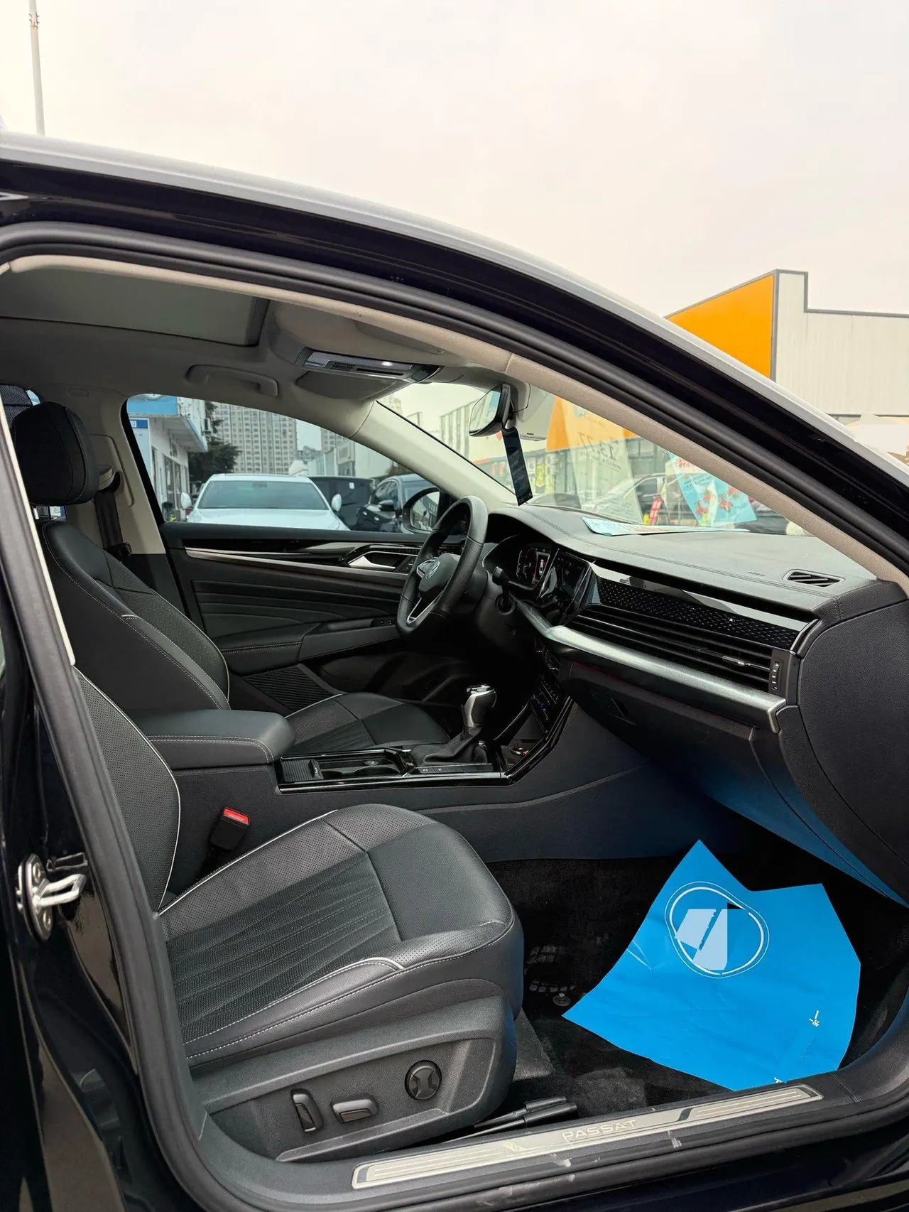 Volkswagen 2023 Passat 2.0TSI 330TSI Star Deluxe Edition Automatic Transmission 9