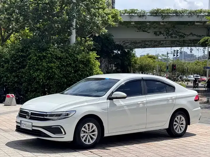 Open image lightbox: Bora 2024 200TSI DSG Smooth Edition