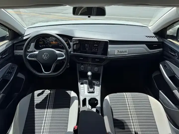 Bora 2024 200TSI DSG Smooth Edition 8