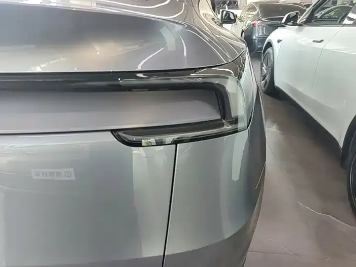 2025 Model Y Rear-Wheel-Drive Version 8