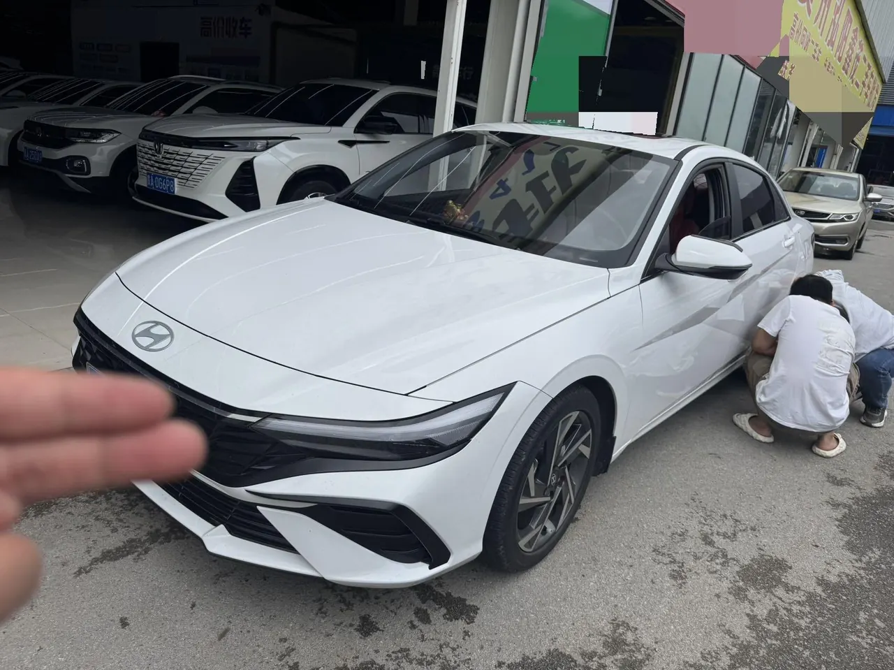 Open image lightbox: Hyundai 2023 Elantra -3-compartment 1.5 stepless LUX premium automatic gear