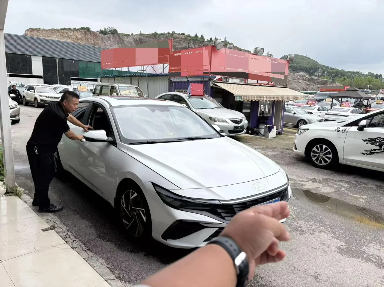 Hyundai 2023 Elantra -3-compartment 1.5 stepless LUX premium automatic gear 3