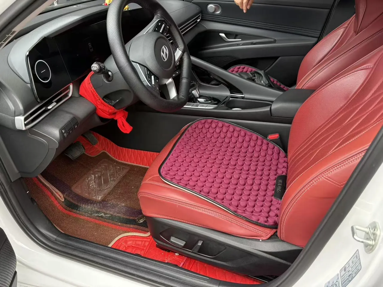 Hyundai 2023 Elantra -3-compartment 1.5 stepless LUX premium automatic gear 5