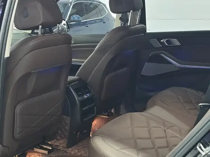BMW X5 2022 xDrive 30Li exclusive m sports suit 9