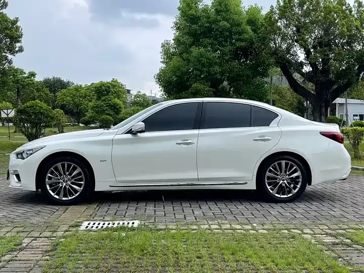 Infiniti Q50L 2018 2.0T Enjoying Edition Country VI 8