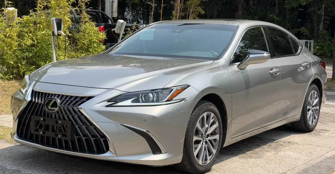 Открыть галерею: Lexus ES (Imported) 2021 ES200 2.0 Stepless Premium Edition Automatic Gear
