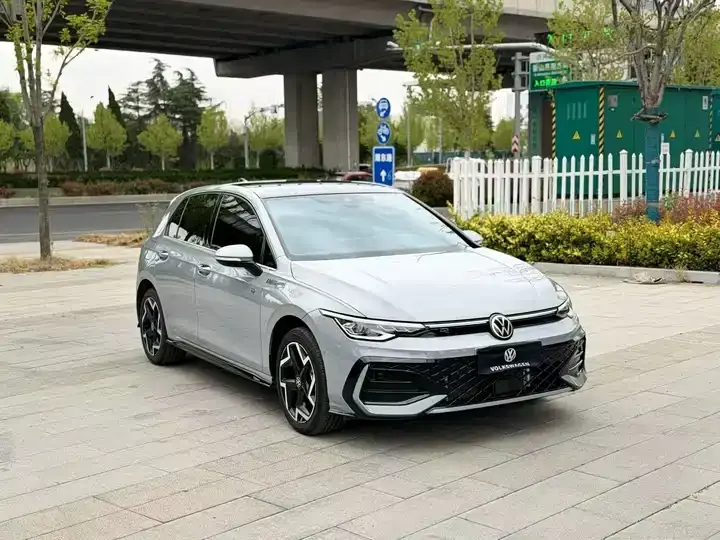 Golf 2025 300TSI R-Line 3