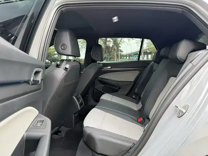 Golf 2025 300TSI R-Line 5