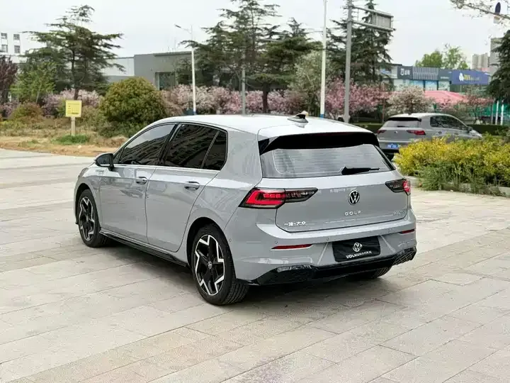Golf 2025 300TSI R-Line 8