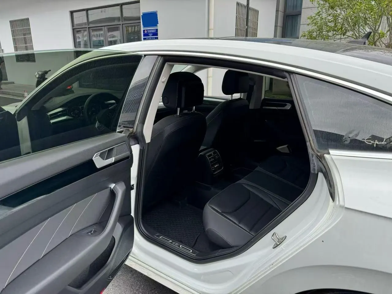 Volkswagen 2023 CC 2.0TSI 380TSI eye-catching automatic gear 5