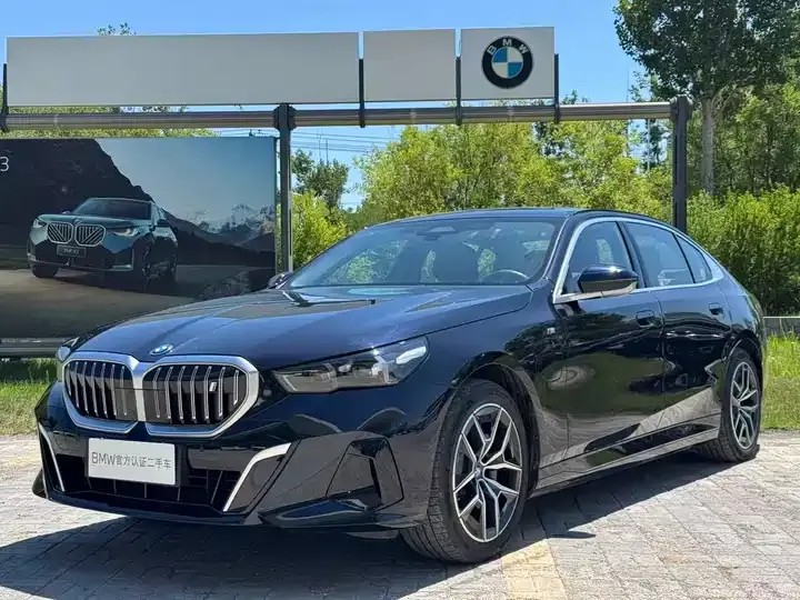 Open image lightbox: BMW i5 2025 eDrive 35L M Sport Set