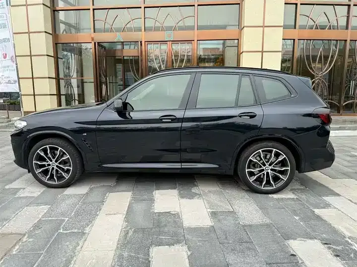 BMW X3 2022 xDrive30i Leading M Obsidian Night Suit 5