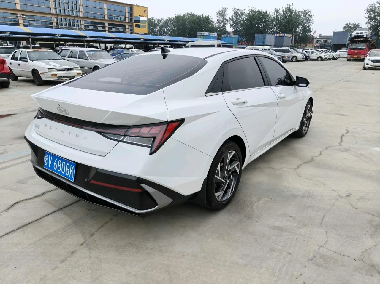 Hyundai 2023 Elantra -3-compartment 1.5 stepless LUX premium automatic gear 2