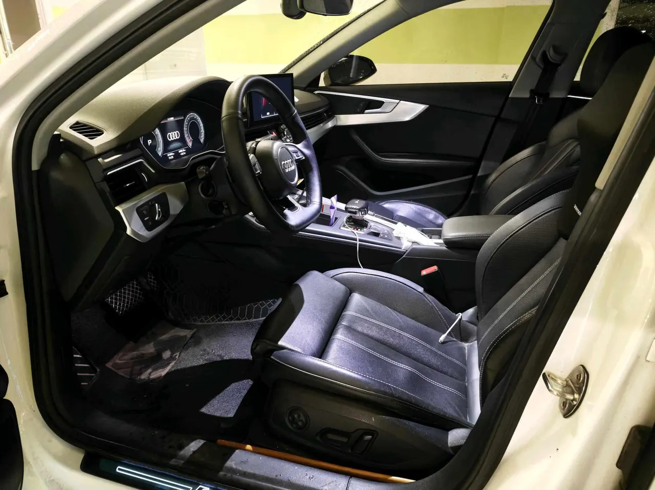 Audi 2022 A4L 2.0TFSI 40TFSI Deluxe Dynamic Automatic 10