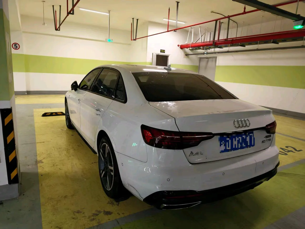 Audi 2022 A4L 2.0TFSI 40TFSI Deluxe Dynamic Automatic 2
