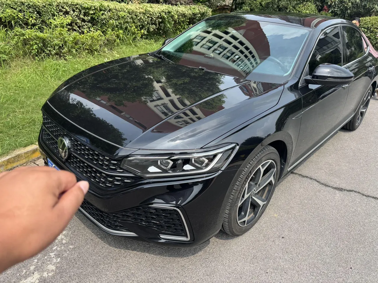 Open image lightbox: Volkswagen 2023 Passat 2.0TSI 330TSI Star Deluxe Edition Automatic Transmission