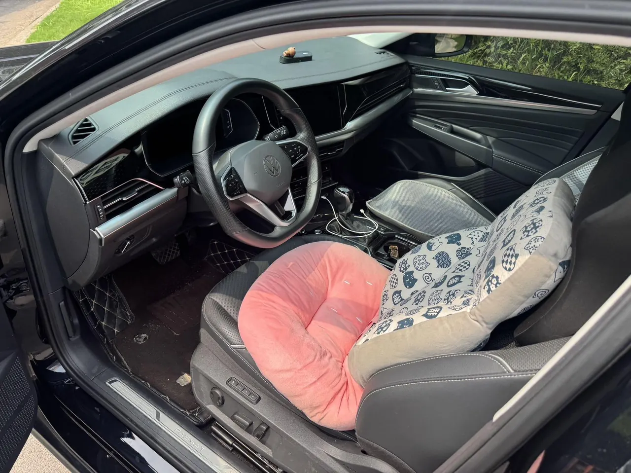 Volkswagen 2023 Passat 2.0TSI 330TSI Star Deluxe Edition Automatic Transmission 3