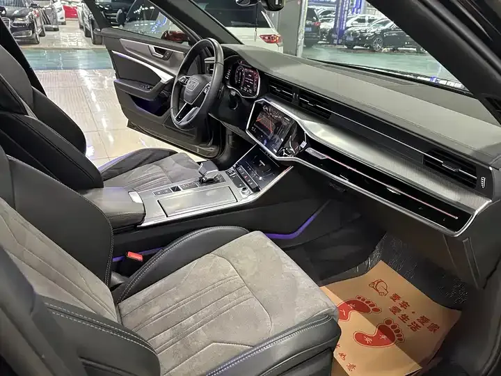 Audi A6L 2022 45 TFSI Selected Dynamic Type 9