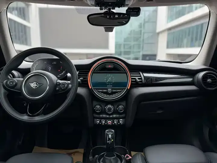 MINI 2021 1.5T COOPER Classic Five-Door Edition 3