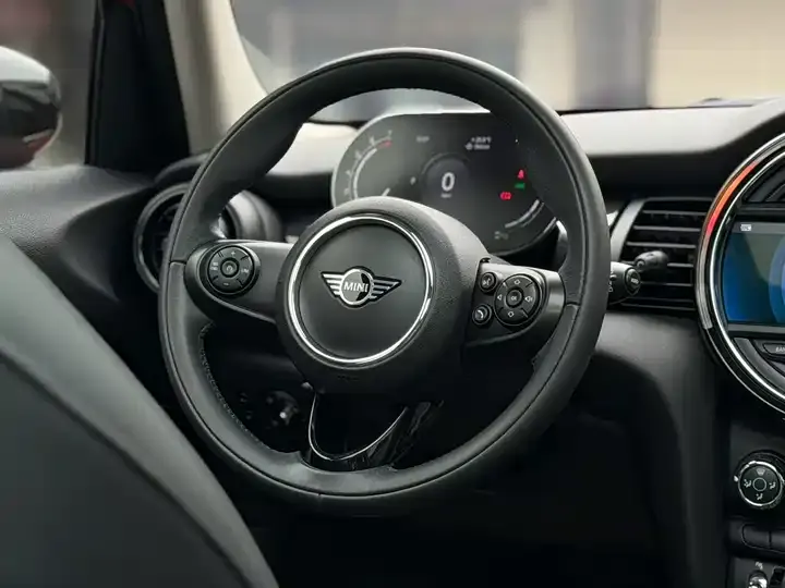 MINI 2021 1.5T COOPER Classic Five-Door Edition 4