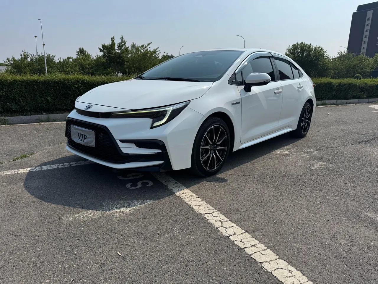 Toyota 2023 Lei Ling Shuangqing 1.8 Stepless Intelligent Electric Hybrid Sports Edition Automatic Gear - View 1
