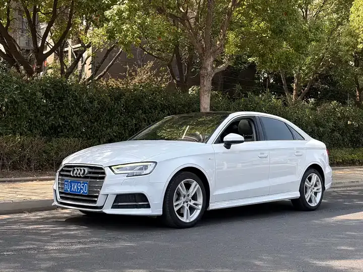Open image lightbox: Audi A3 2020 Limousine 35 TFSI Fashion Country VI