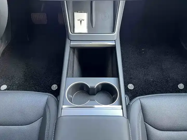 2025 Model Y Rear-Wheel-Drive Version 10