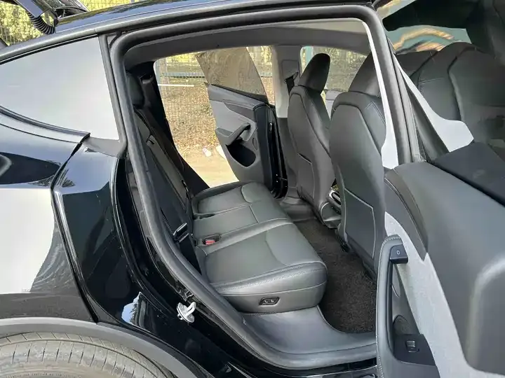 2025 Model Y Rear-Wheel-Drive Version 12