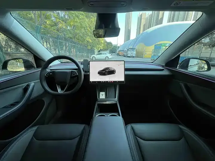2025 Model Y Rear-Wheel-Drive Version 5