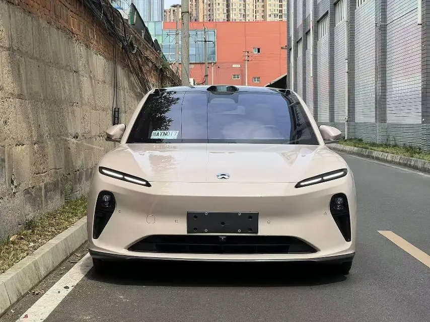 NIO 2022 ET5 75kWh automatic gear 2