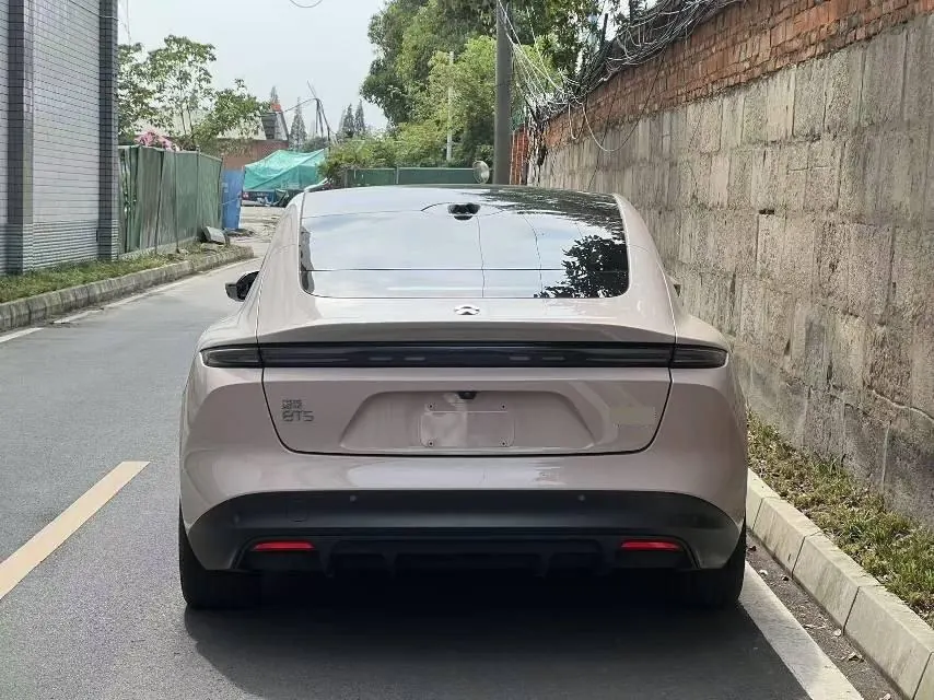 NIO 2022 ET5 75kWh automatic gear 4