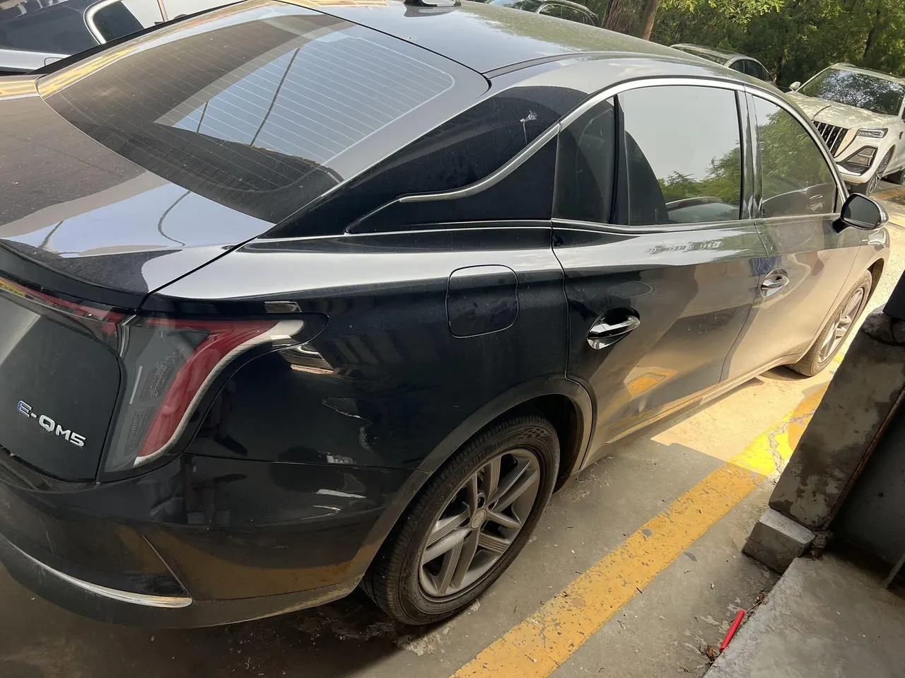 HongQi 2025 E-QM 5 500km Travel Edition Automatic Gear 2