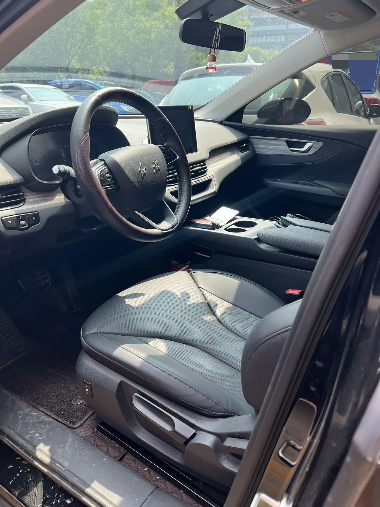 HongQi 2025 E-QM 5 500km Travel Edition Automatic Gear 3