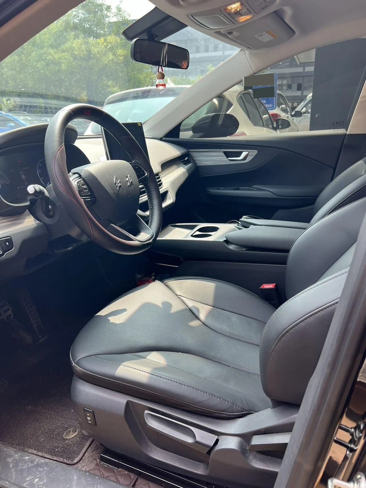 HongQi 2025 E-QM 5 500km Travel Edition Automatic Gear 4