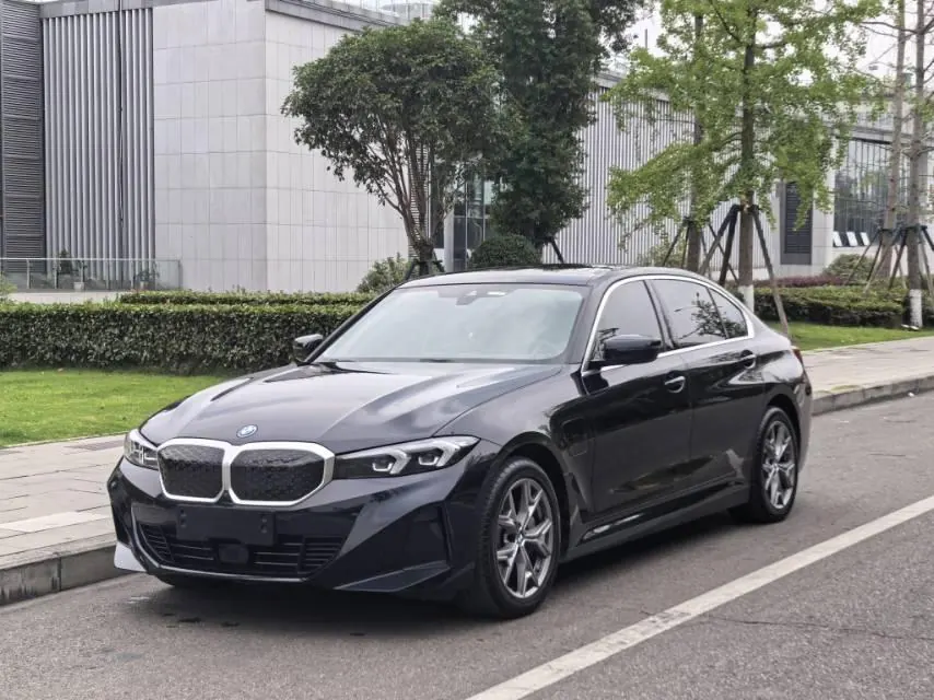 BMW 2025 i3 eDrive 35 L automatic gear - View 1