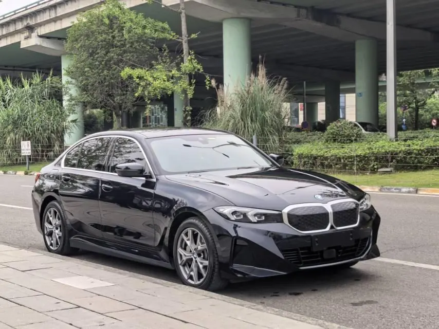 BMW 2025 i3 eDrive 35 L automatic gear 3