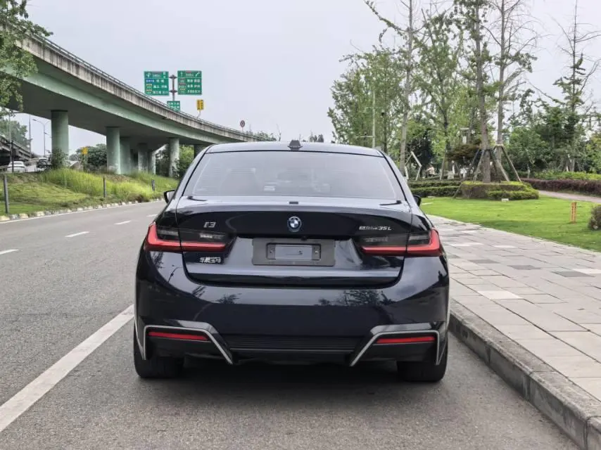 BMW 2025 i3 eDrive 35 L automatic gear 5